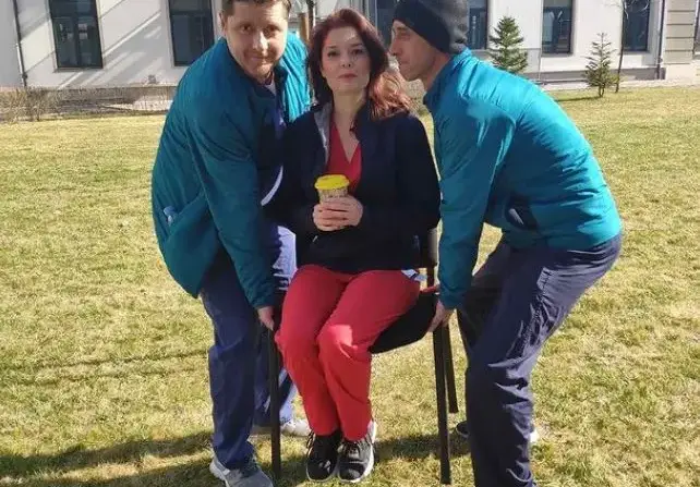 Носят Сърчаджиева на трон