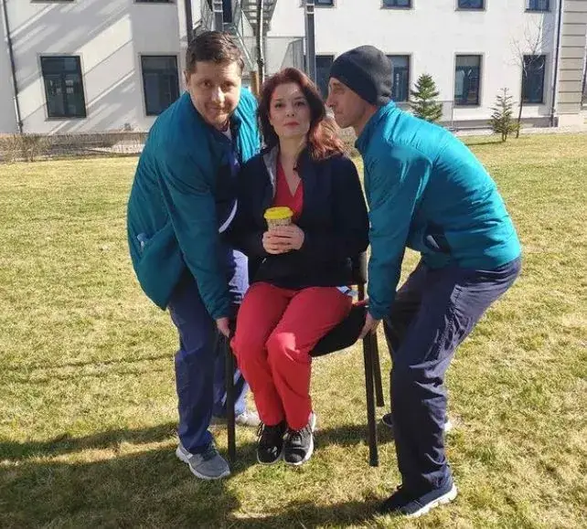 Носят Сърчаджиева на трон