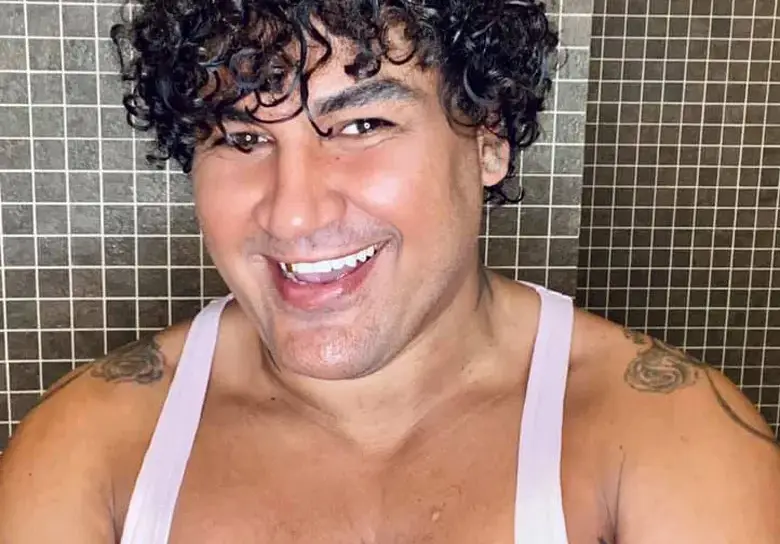 Разочаровани фенове на Азис питат: Подменен ли е в „Капките“ или губи гласа си, защо се излага?