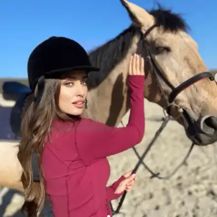 Саня Борисова по стъпките на Алекс Арабаджиева