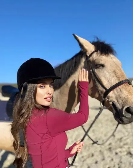 Саня Борисова по стъпките на Алекс Арабаджиева