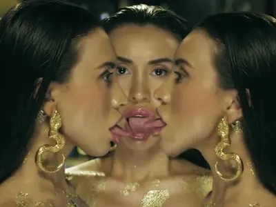 Санта Китана шокира с мега вулгарен клип (СНИМКИ ЗА ВЪЗРАСТНИ)