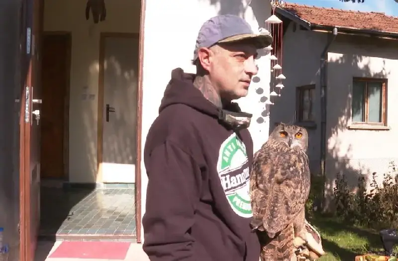 Шеф Михалчев праща бухали на училище