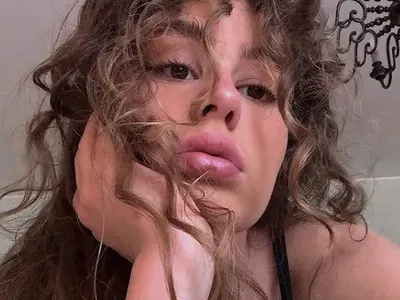 Щерката на президента Радев играе мъж