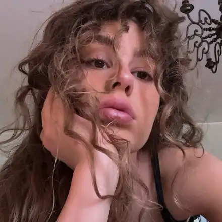 Щерката на президента Радев играе мъж