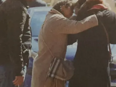 Щракнаха Елена Петрова със загадъчен мъж (Папарашки снимки)