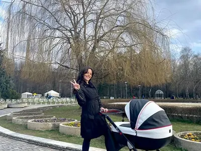 Симона Загорова на първа разходка с бебето (СНИМКИ)