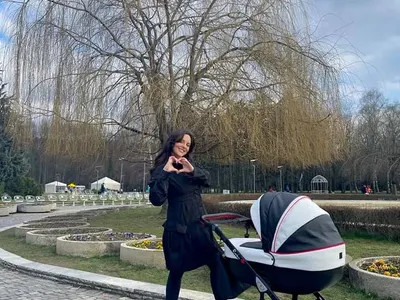 Симона Загорова на първа разходка с бебето (СНИМКИ)