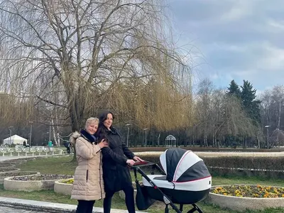 Симона Загорова на първа разходка с бебето (СНИМКИ)