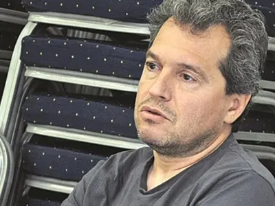 Синът на Тошко Йорданов хвърчи с кола за 50 бона (Семейството на сценариста на Слави тъне в лукс, той го раздава скромен човечец)