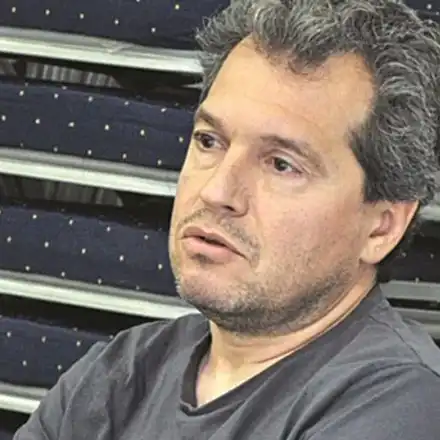 Синът на Тошко Йорданов хвърчи с кола за 50 бона (Семейството на сценариста на Слави тъне в лукс, той го раздава скромен човечец)