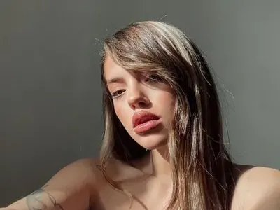 След житния режим: Дара тренира и йога