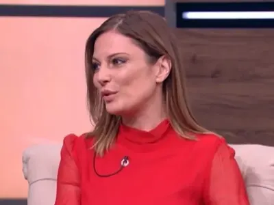 Теодора Духовникова се опъна като тъпан