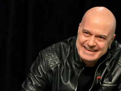 Това ли е „новото“? Слави Трифонов взе скандален екс министър символ на корупция