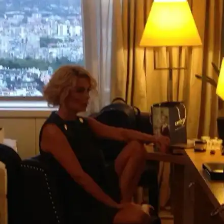 Венета Райкова се тъпче с шоколад  и пак е слаба