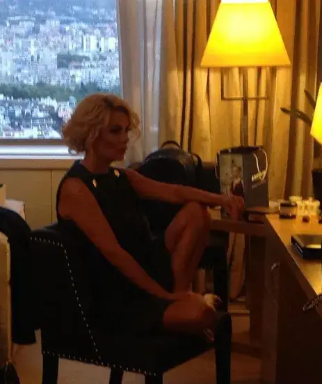 Венета Райкова се тъпче с шоколад  и пак е слаба