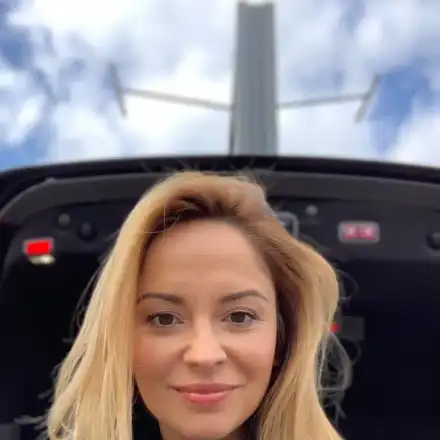 Вики от „Мастило” празнува ваксинирането в Истанбул