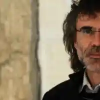 Влади Въргала трепери над майка си