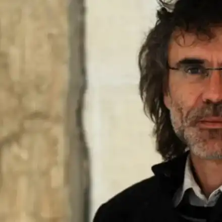 Влади Въргала трепери над майка си