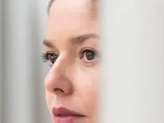 Алекс Сърчаджиева разкрива с пиеса драмите в живота си
