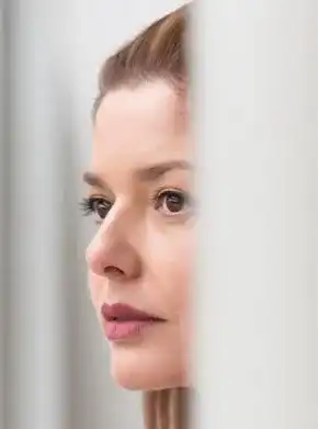 Алекс Сърчаджиева разкрива с пиеса драмите в живота си