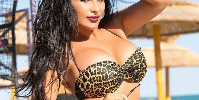 Анна-Мария се зарови в пясъка