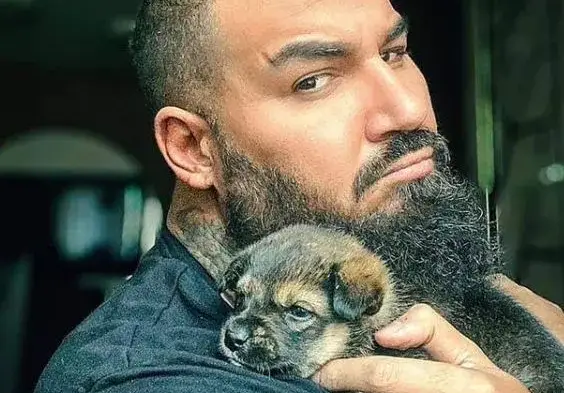 Азис даде 1000 лева за бездомно кученце