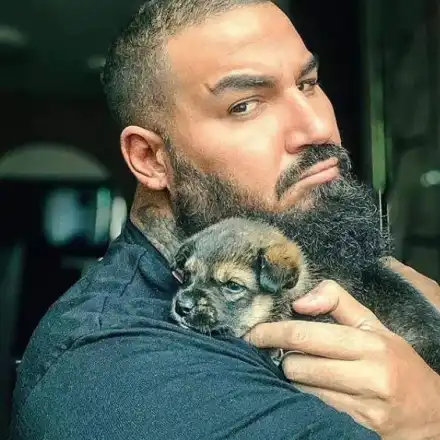 Азис даде 1000 лева за бездомно кученце