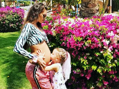 Бременната моделка Вики Джумпарова се качи на камила (СНИМКИ)