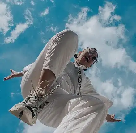 Дара се записа на шофьорски курс