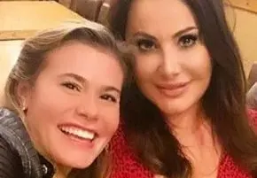 Дарина Павлова на гости при дъщеря си