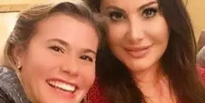 Дарина Павлова на гости при дъщеря си
