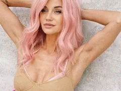 Диляна Попова стана розова