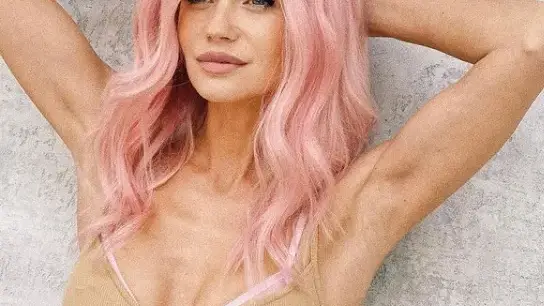 Диляна Попова стана розова