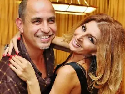 Есил Дюран командори мъжа си