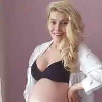 Ева Веселинова чака момче и момиче: Разкъсват ме на две