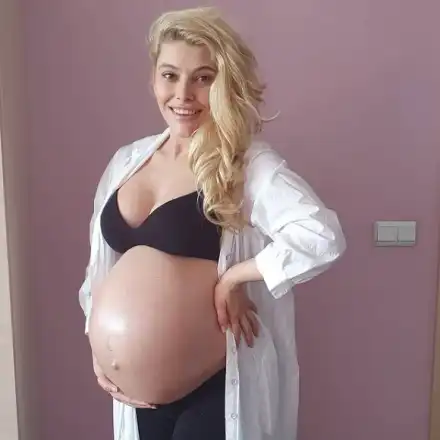 Ева Веселинова мегабременна: Вълнуващо е, но и много болезнено!