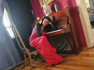 Фен на Яна Маринова я налази с мръснишко предложение