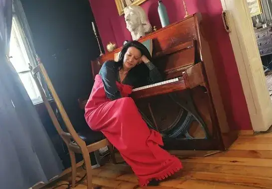 Фен на Яна Маринова я налази с мръснишко предложение