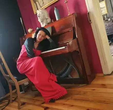 Фен на Яна Маринова я налази с мръснишко предложение