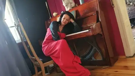 Фен на Яна Маринова я налази с мръснишко предложение