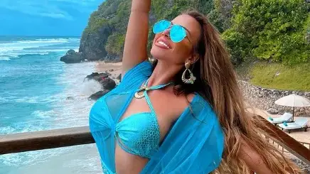 Гери-Никол яде злато, певицата на лукс почивка с новия