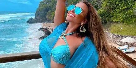 Гери-Никол яде злато, певицата на лукс почивка с новия