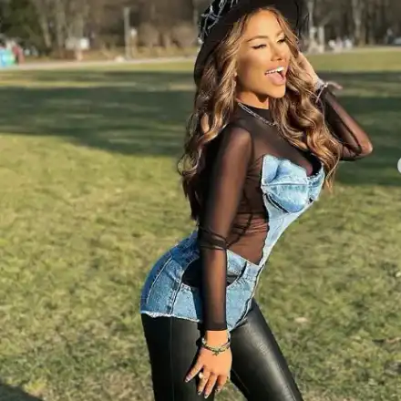 Гери-Никол залюби строител