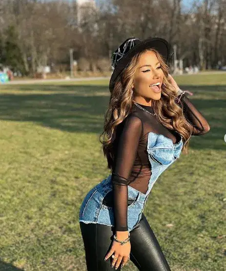 Гери-Никол залюби строител