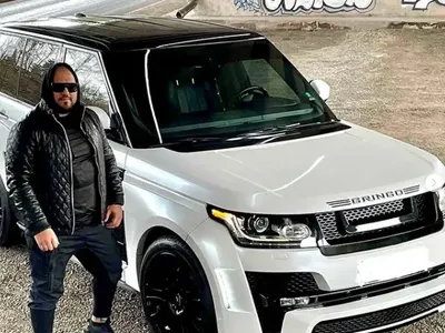 Гринго си махна името от капака на колата