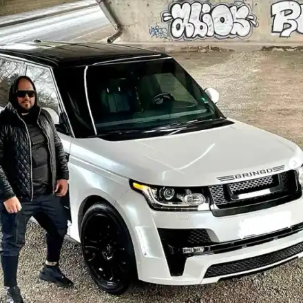 Гринго си махна името от капака на колата