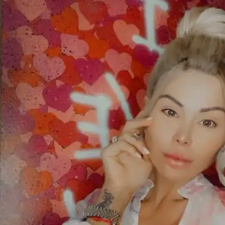 Гущерова модерна и до магазина в студа (Папарашки снимки)