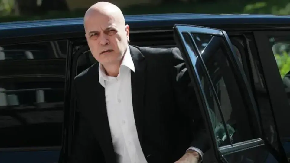 Измислена фондация „Има такъв народ“ трупа пари на гърба на Слави