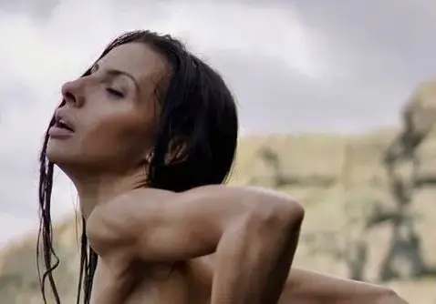 Кандидат-кметицата с вулгарните снимки: Лъжлива бременност едва не ме уби!